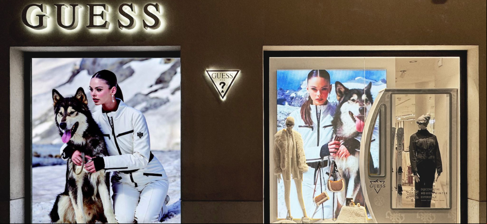Guess desploma su beneficio en 2024 a las puertas de una posible exclusión del parqué