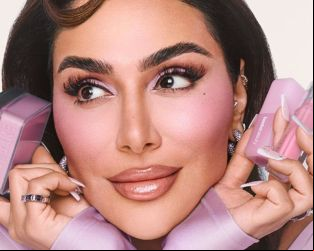 Huda Kattan recupera el 100% de Huda Beauty en plena ola de operaciones en cosmética