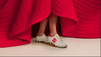 Seat se pasa al calzado con ‘Las botas de la Reina’